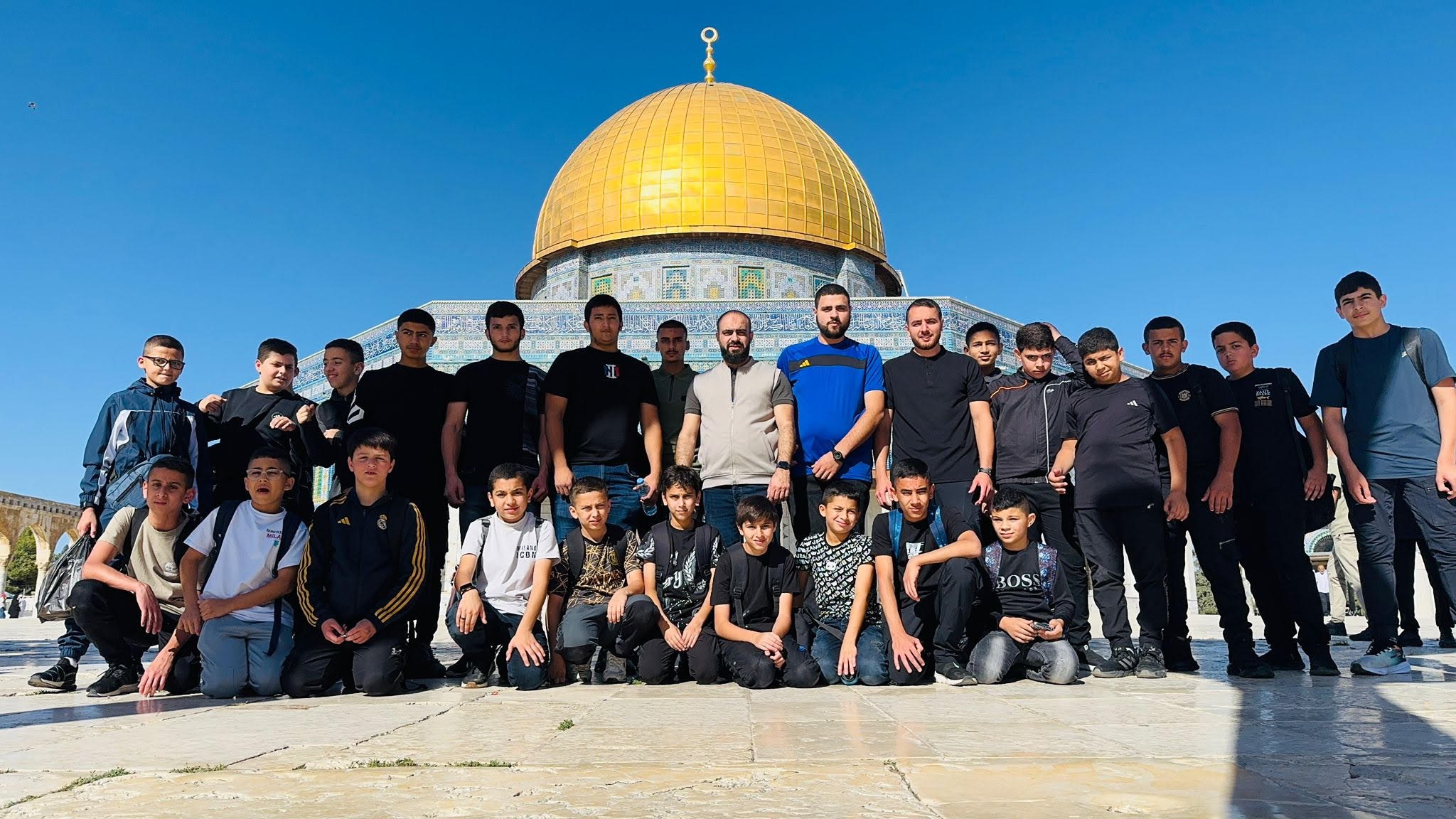 طلاب وطالبات دار القران الكريم - فرقان جلحولية في رحلة الى المسجد الاقصى المبارك